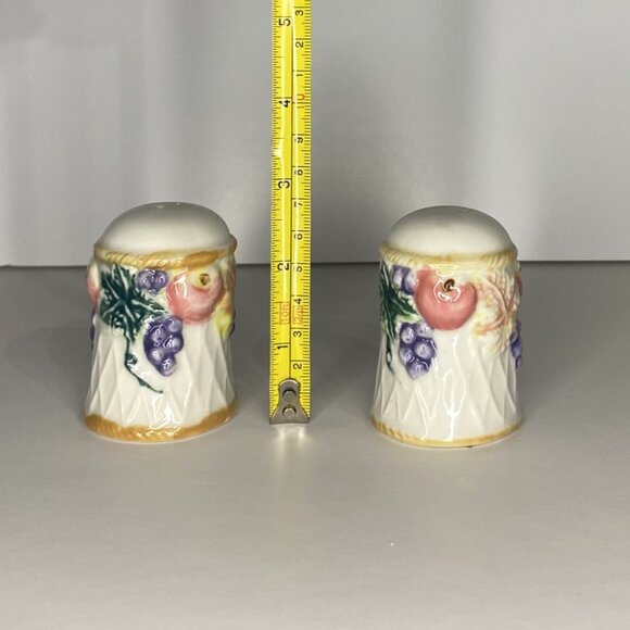 Grapes & Apples Fruit Salt & Pepper Shakers - Picture 2 of 7